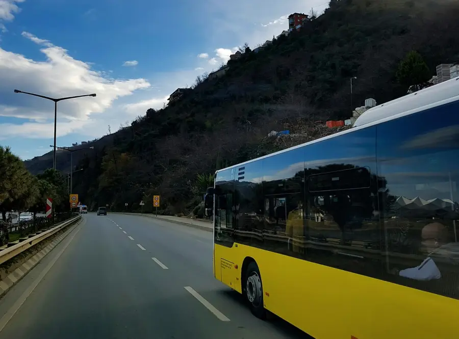 Abruzzo, niente autobus nei giorni festivi: la critica della Cgil Teramo